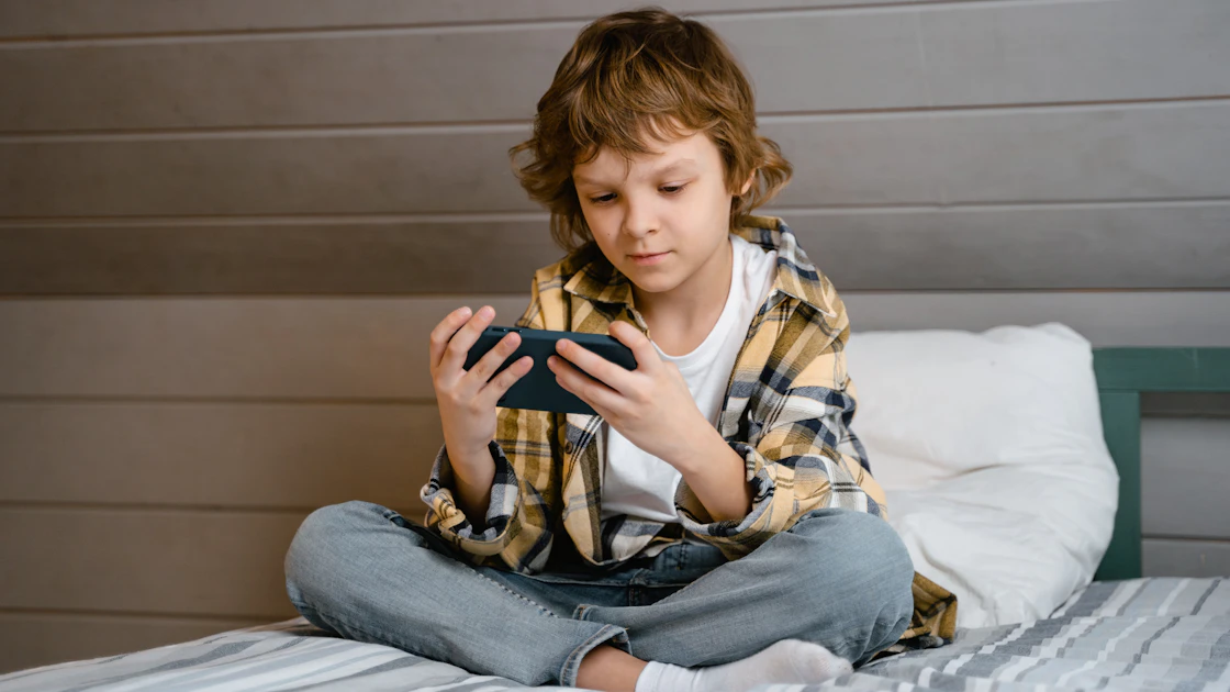 Is it ok for kids to have their smartphone in their bedroom?