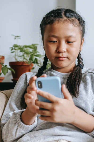 When should I give my child a smartphone?