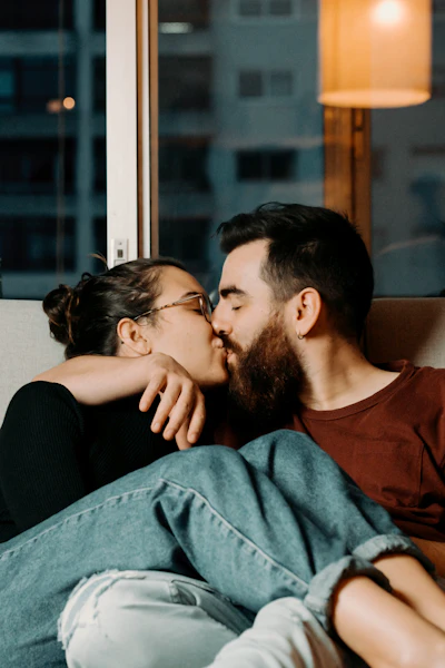 What is the 6-second kiss?